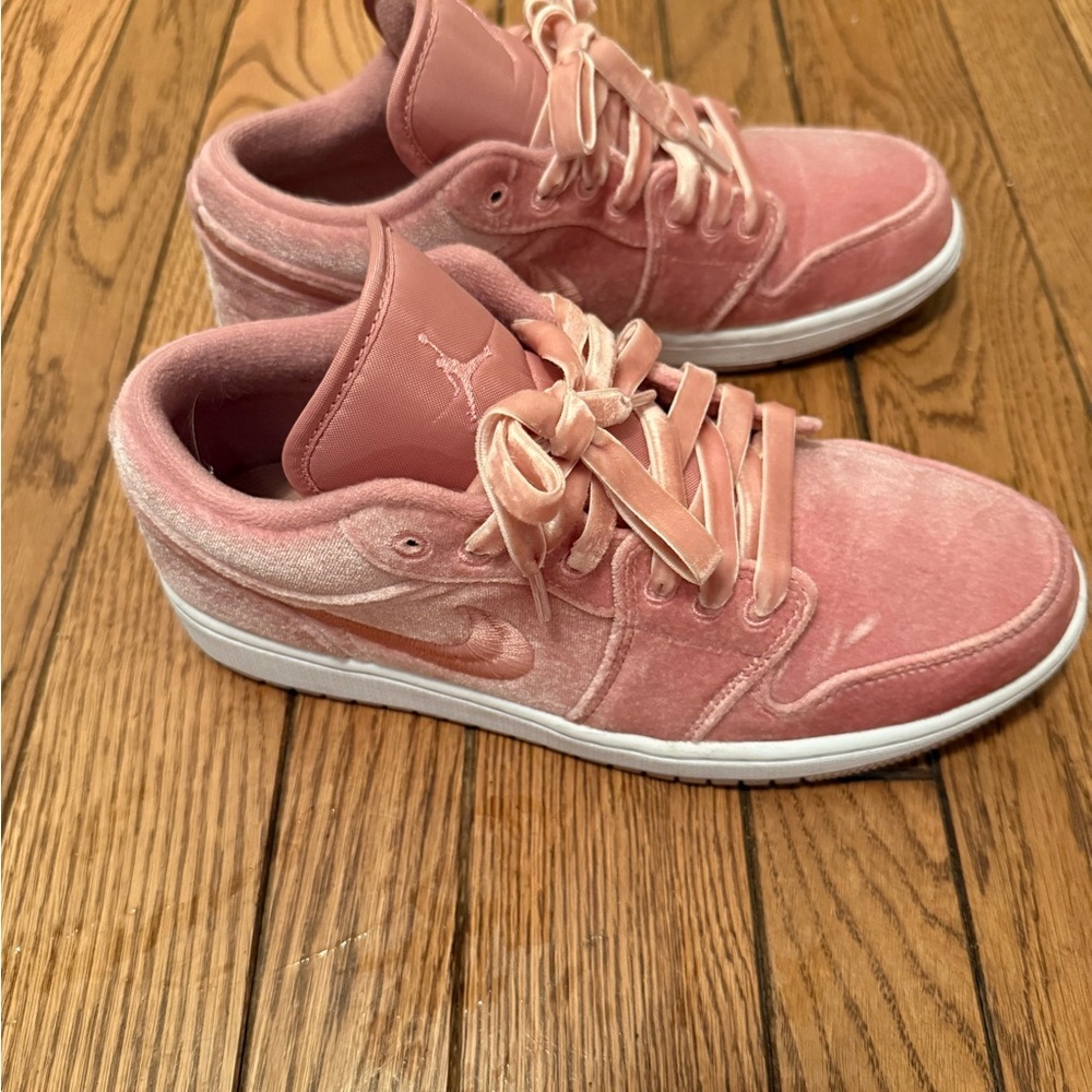 Air Jordan 1 Low SE - Velvet Pink W10/M8.5